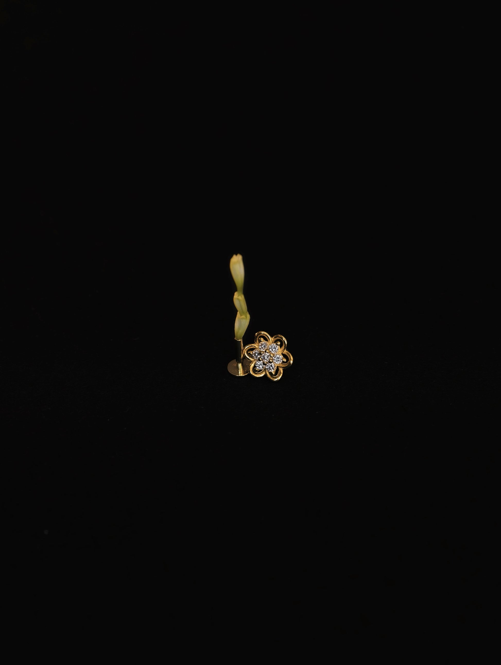 Gold-plated 925 sterling silver Narcissus Bloom Flatback Earring