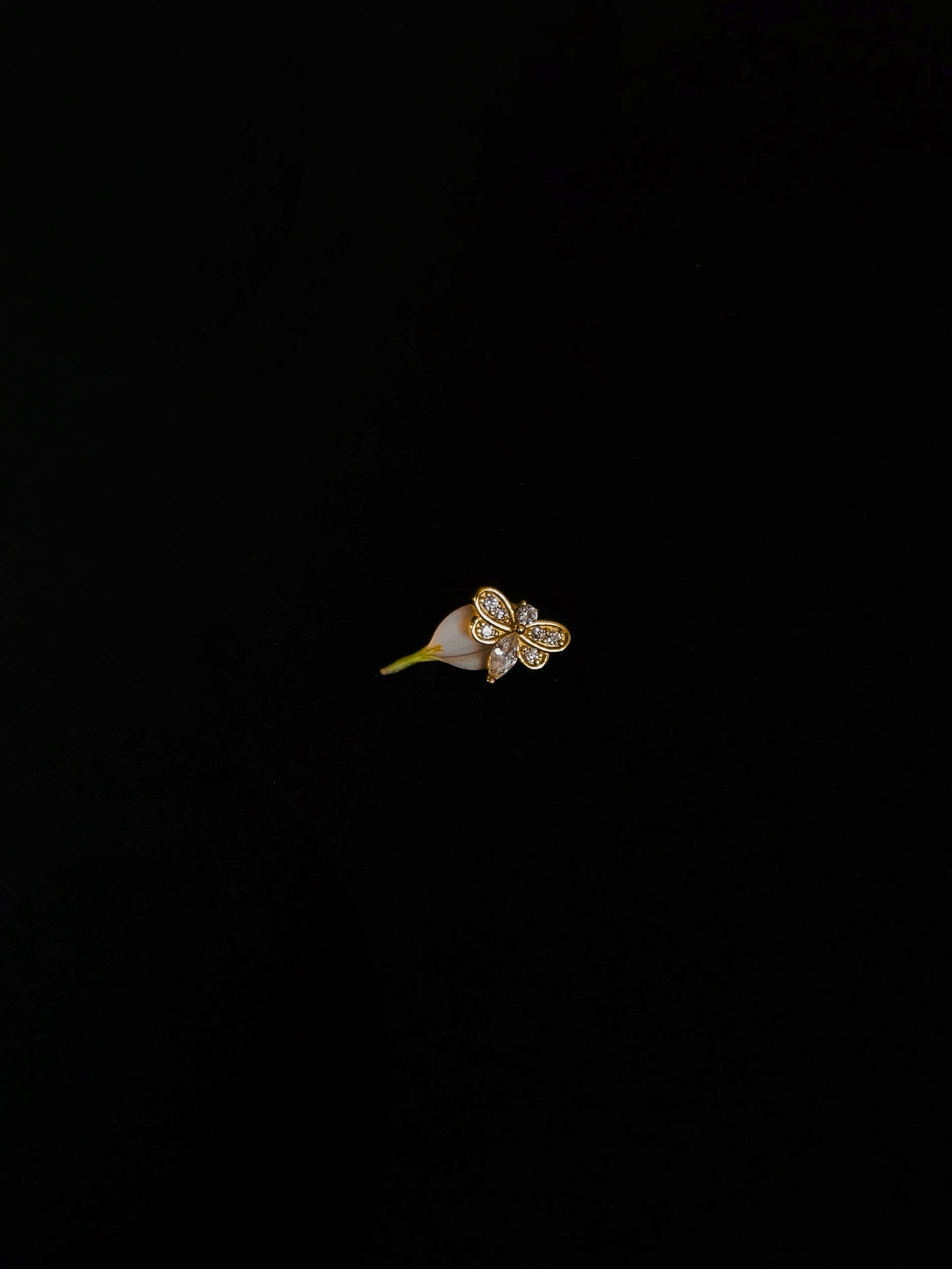 Gold-plated 925 sterling silver Honeybee Brilliance Flatback Earring