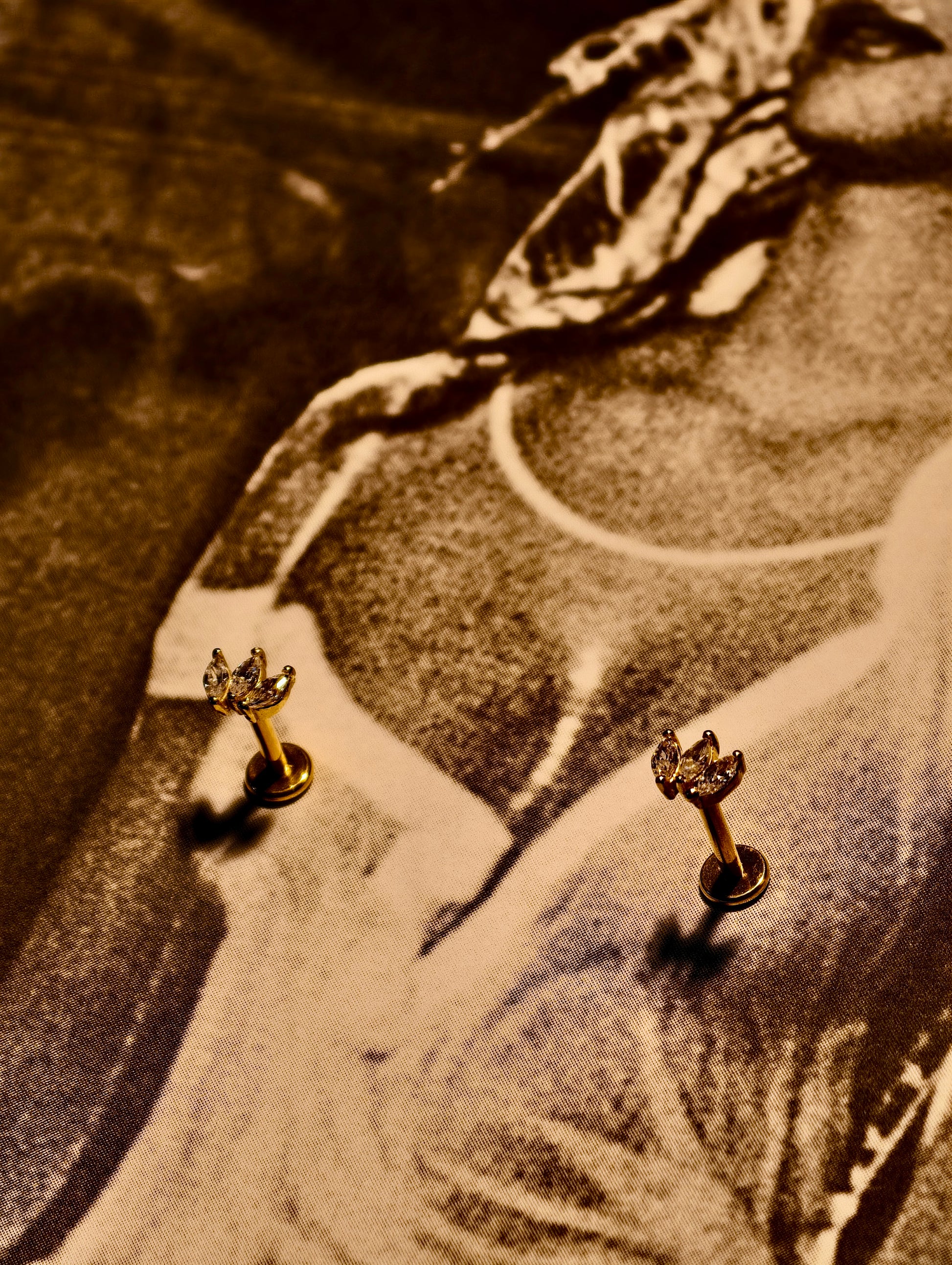 Gold-plated 925 sterling silver Marquise Trio Flatback Earring