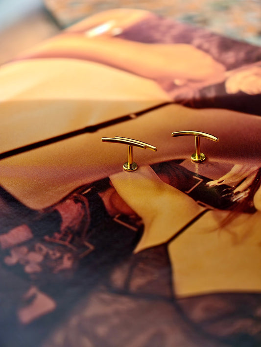 Hypoallergenic flatback earring for sensitive ears featuring a crescent moon, in 18k gold plated sterling silver, 6mm post