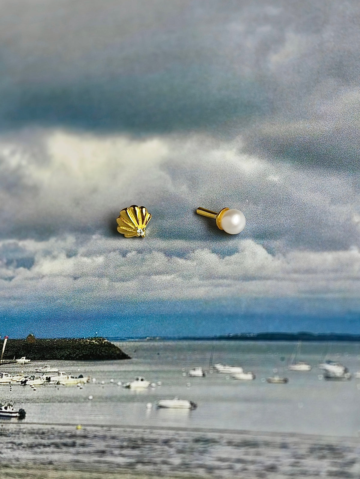 Gold-plated 925 sterling silver Birth of Venus Pearl Flatback Earring