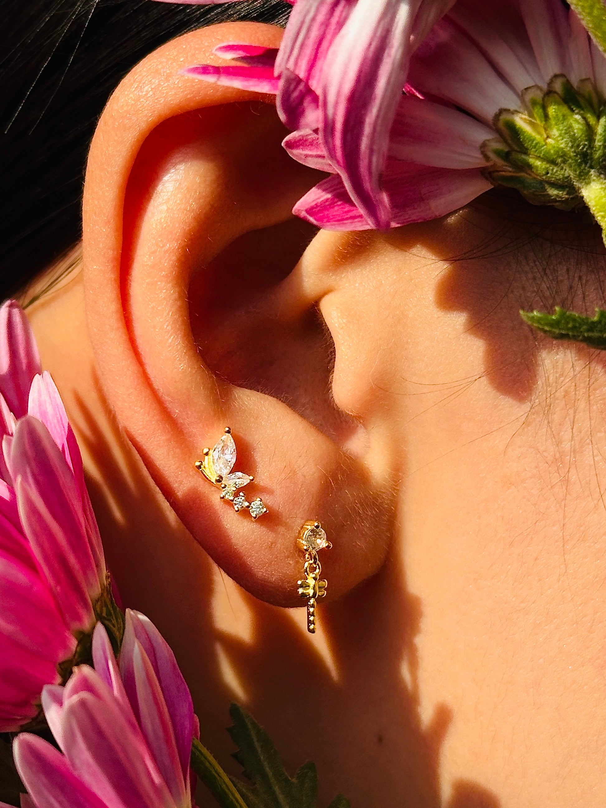 Gold-plated 925 sterling silver Dragonfly's Touch Flatback Earring