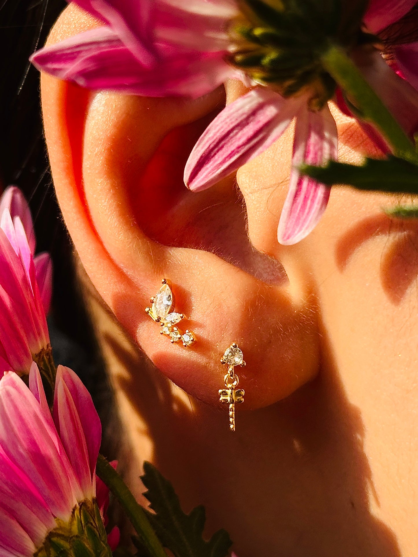 Gold-plated 925 sterling silver Dragonfly's Touch Flatback Earring