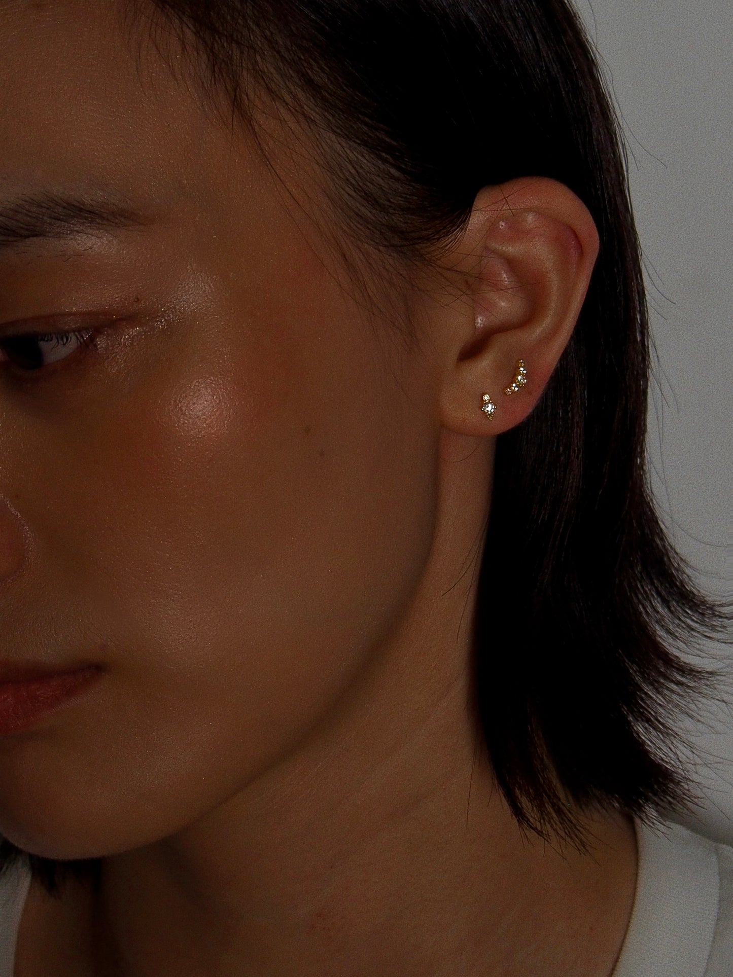 Gardien Curve Bezel Flatback Earring