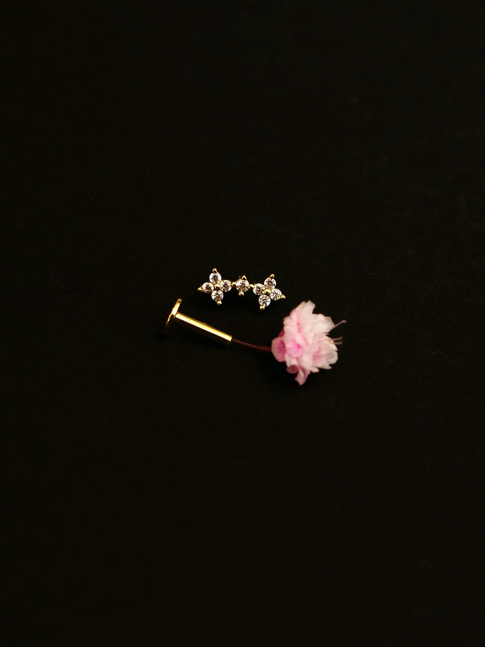 フローラルバー フラットバックピアス 16G | 18Kゴールドメッキ 低
