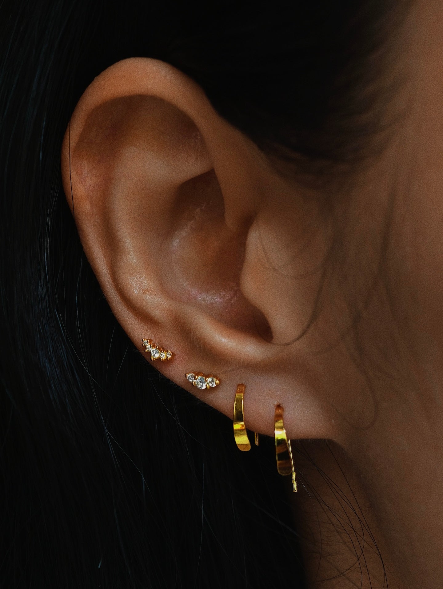 Gilded Contour Huggies