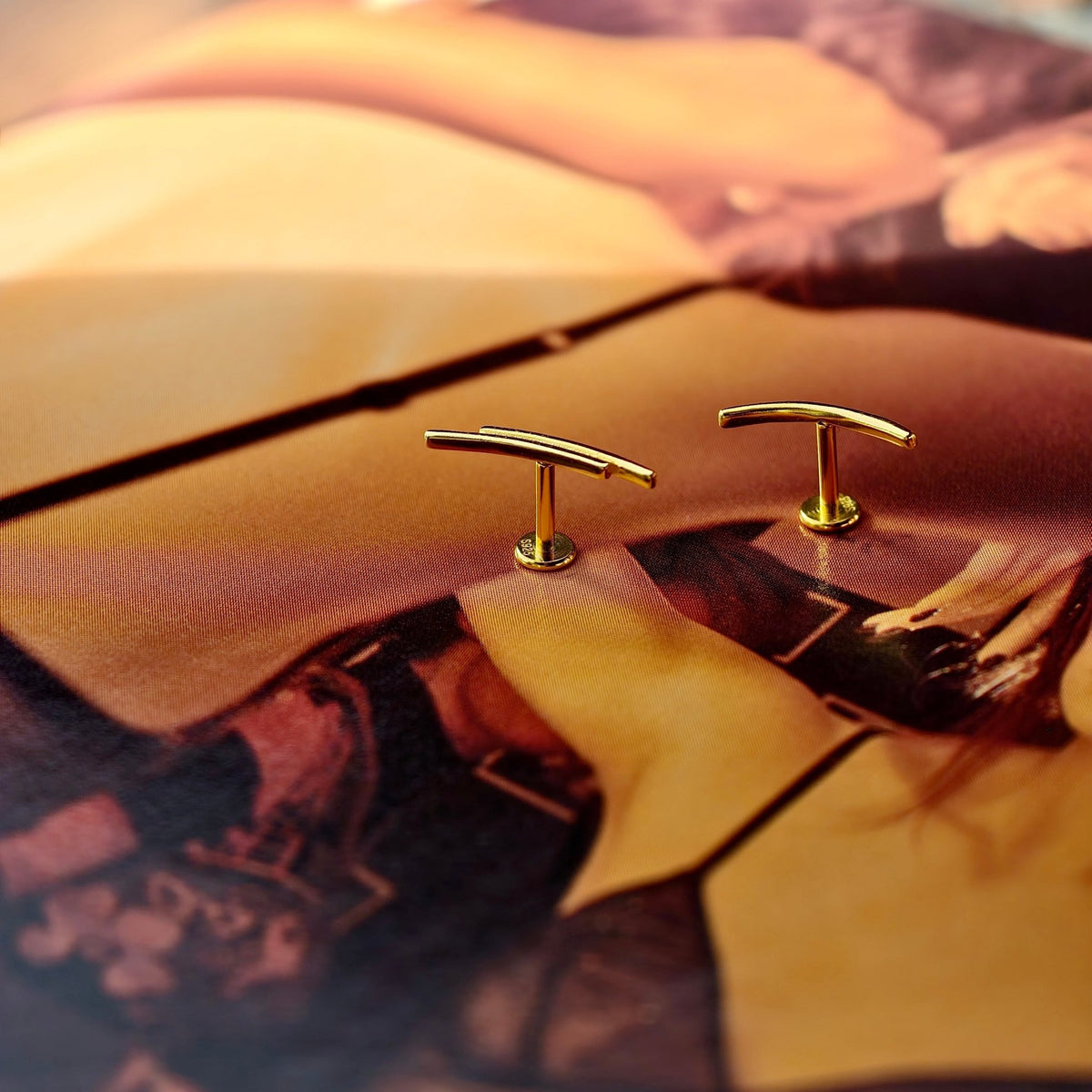 Gold-plated 925 sterling silver Crescent Bar Flatback Earring