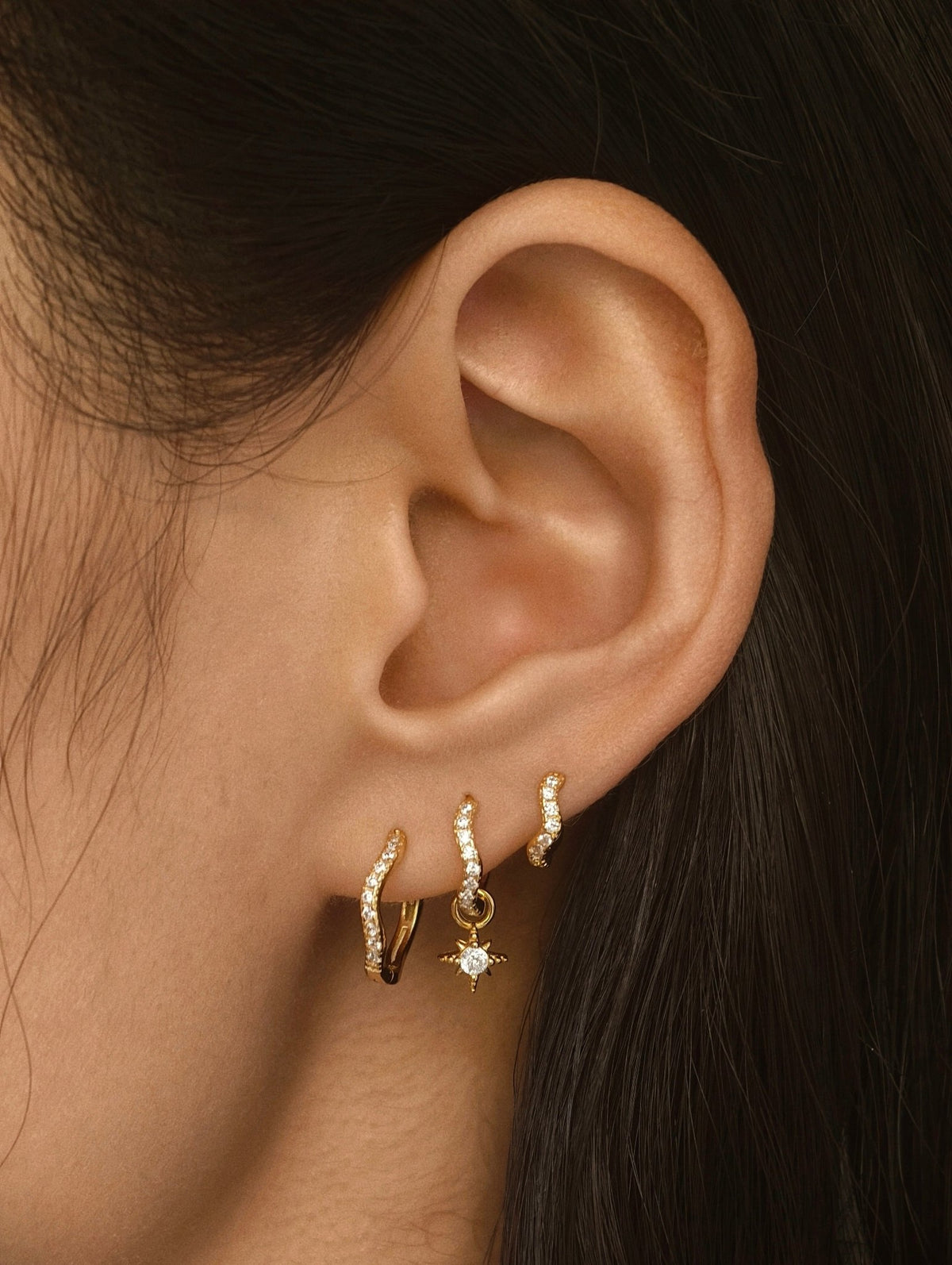 Gold-plated 925 sterling silver Ripple Pavé Clicker Hoops
